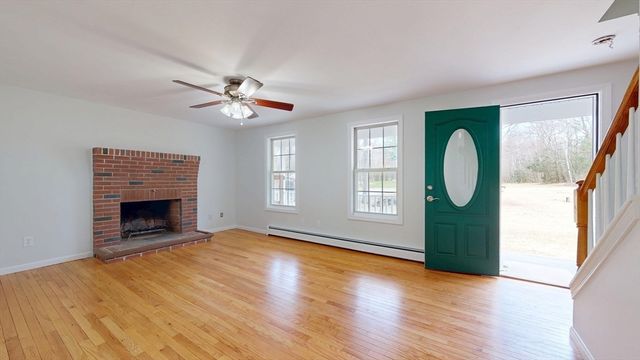 4 Laurel Street, Hubbardston, MA 01452