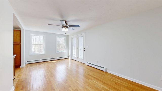 4 Laurel Street, Hubbardston, MA 01452
