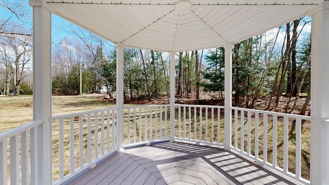 4 Laurel Street, Hubbardston, MA 01452