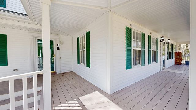 4 Laurel Street, Hubbardston, MA 01452