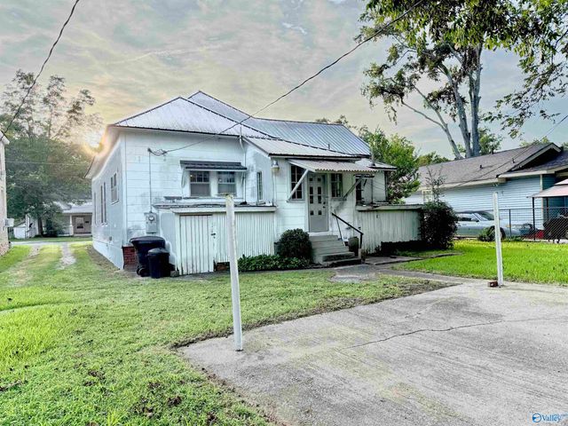 930 S 11th Street, Gadsden, AL 35901