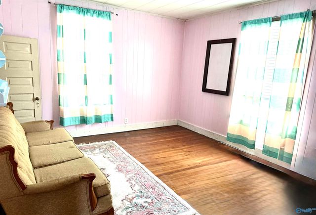 930 S 11th Street, Gadsden, AL 35901