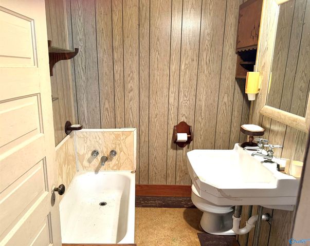 930 S 11th Street, Gadsden, AL 35901