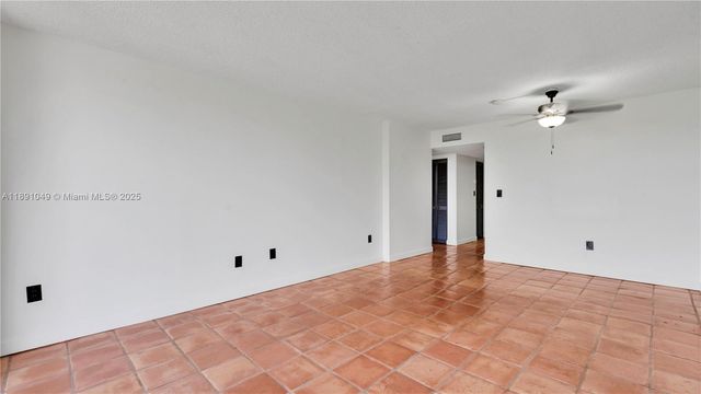 13000 SW 92nd Ave B407, Miami, FL 33176
