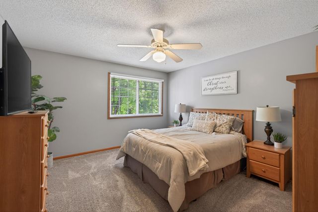 401 Leeward Trail, Woodbury, MN 55129