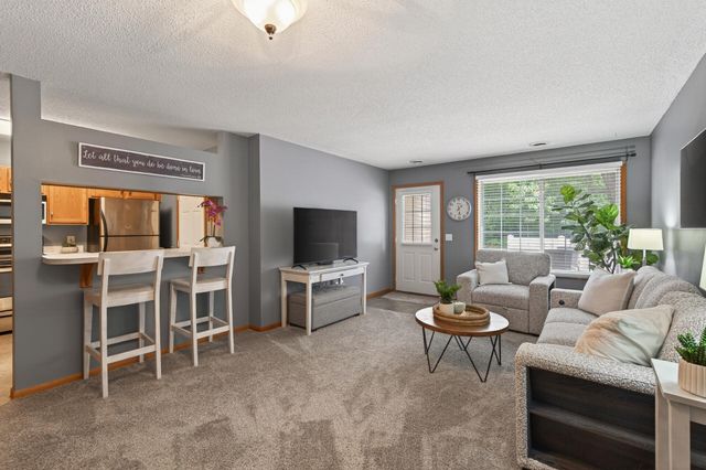 401 Leeward Trail, Woodbury, MN 55129