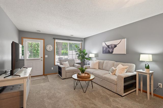 401 Leeward Trail, Woodbury, MN 55129