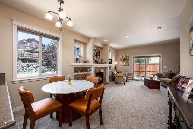 20768 NE Horizon Ridge Place, Bend, OR 97701