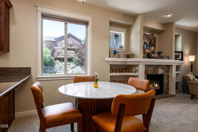 20768 NE Horizon Ridge Place, Bend, OR 97701