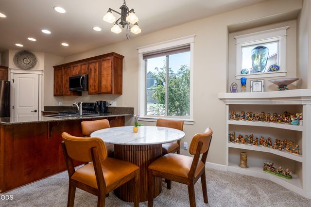20768 NE Horizon Ridge Place, Bend, OR 97701