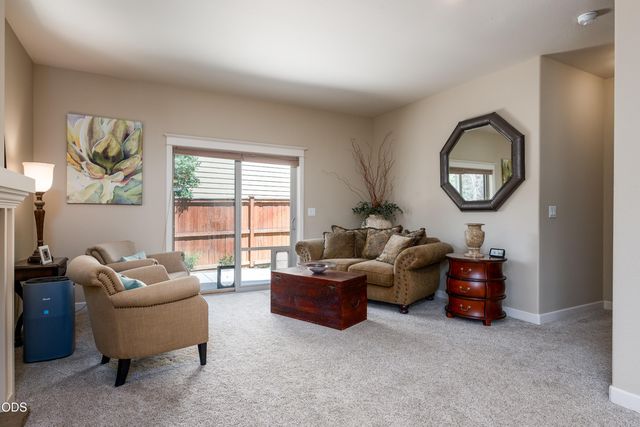 20768 NE Horizon Ridge Place, Bend, OR 97701