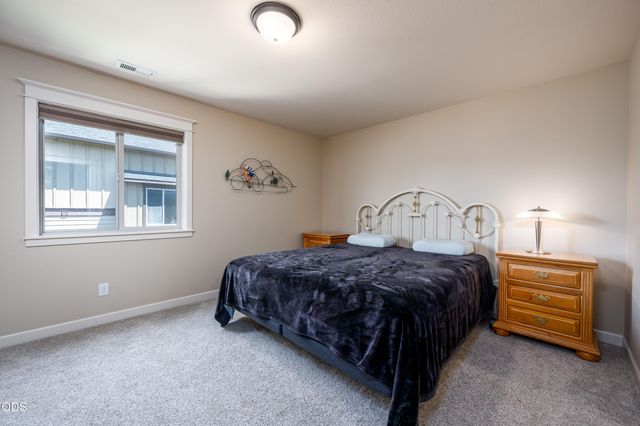 20768 NE Horizon Ridge Place, Bend, OR 97701