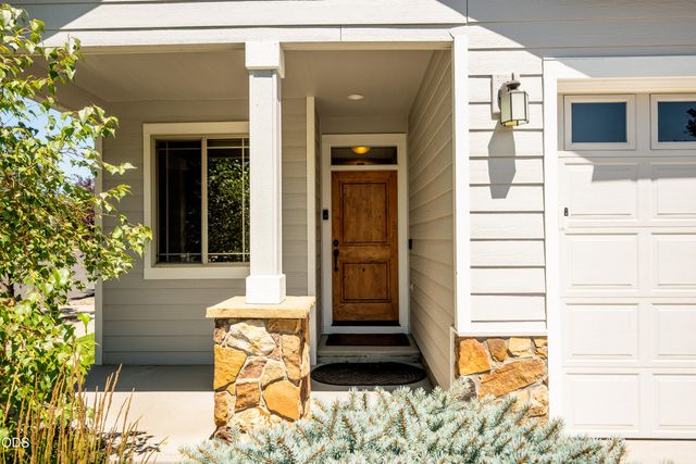 20768 NE Horizon Ridge Place, Bend, OR 97701