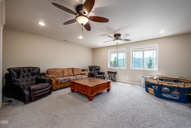 20768 NE Horizon Ridge Place, Bend, OR 97701