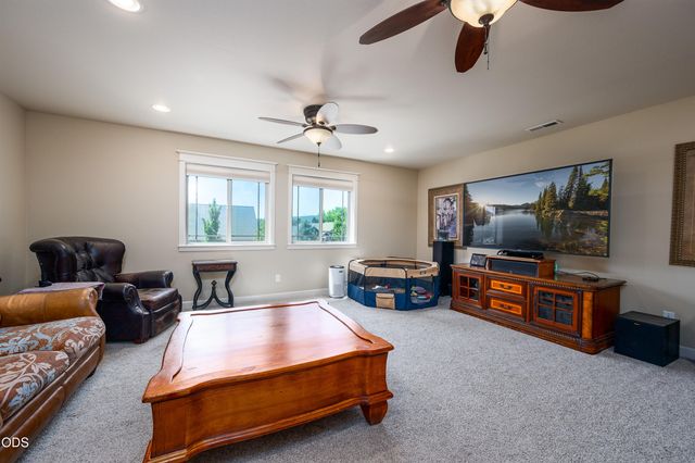 20768 NE Horizon Ridge Place, Bend, OR 97701