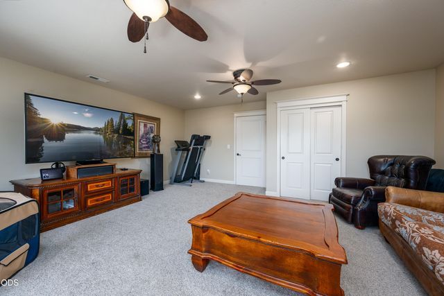 20768 NE Horizon Ridge Place, Bend, OR 97701