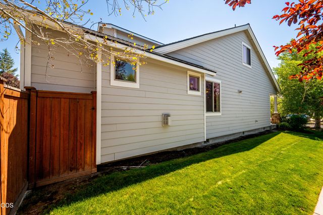 20768 NE Horizon Ridge Place, Bend, OR 97701