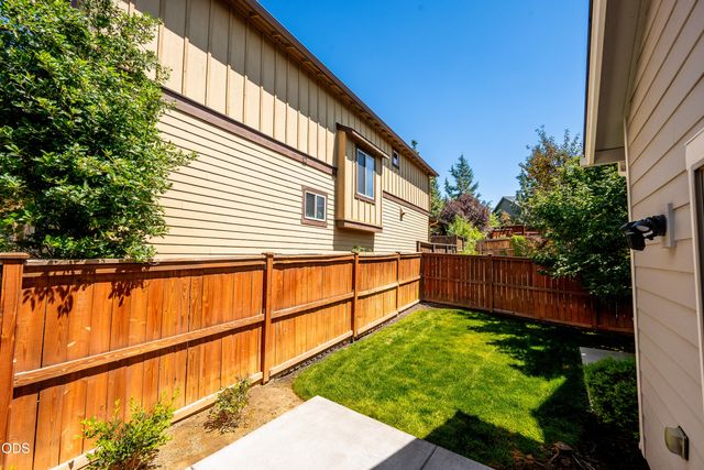 20768 NE Horizon Ridge Place, Bend, OR 97701