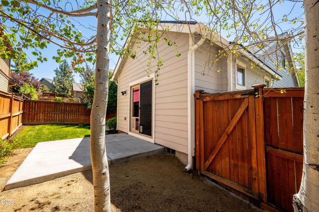20768 NE Horizon Ridge Place, Bend, OR 97701