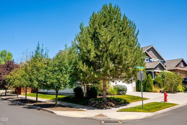 20768 NE Horizon Ridge Place, Bend, OR 97701