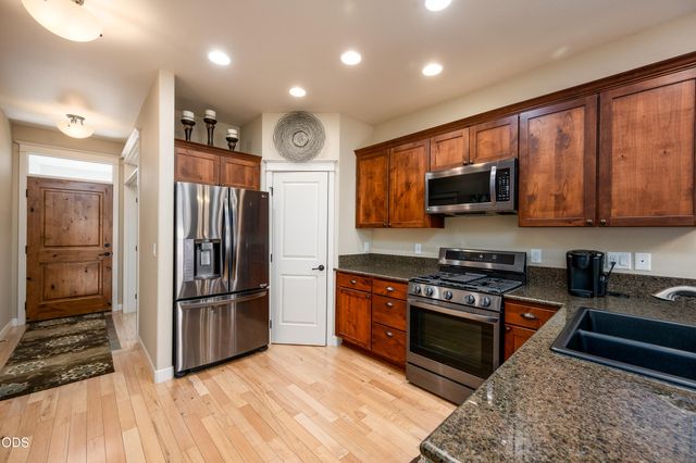 20768 NE Horizon Ridge Place, Bend, OR 97701
