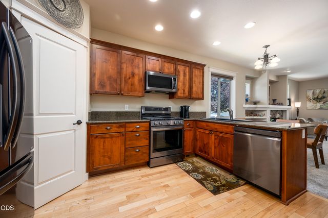 20768 NE Horizon Ridge Place, Bend, OR 97701