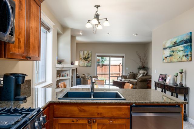 20768 NE Horizon Ridge Place, Bend, OR 97701