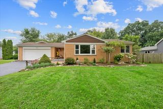4003 Mccabe Avenue, Crystal Lake, IL 60014