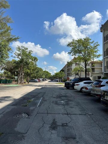 2998 NW 48th Terrace 327, Lauderdale Lakes, FL 33313