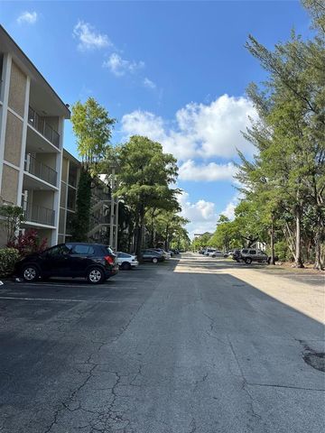 2998 NW 48th Terrace 327, Lauderdale Lakes, FL 33313