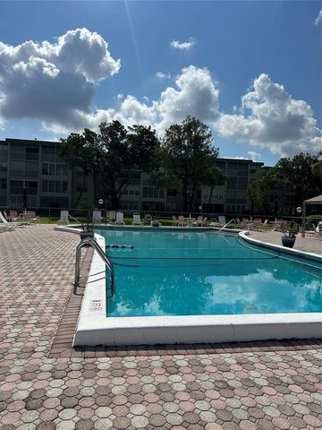 2998 NW 48th Terrace 327, Lauderdale Lakes, FL 33313