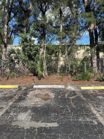 2998 NW 48th Terrace 327, Lauderdale Lakes, FL 33313