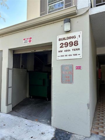 2998 NW 48th Terrace 327, Lauderdale Lakes, FL 33313