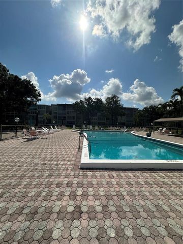 2998 NW 48th Terrace 327, Lauderdale Lakes, FL 33313