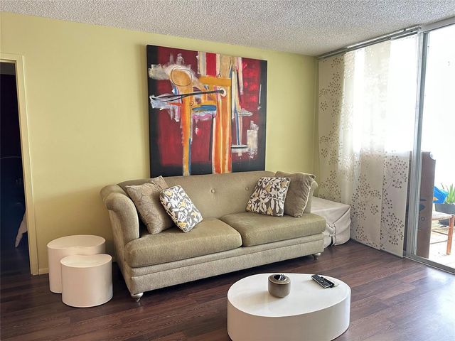 2998 NW 48th Terrace 327, Lauderdale Lakes, FL 33313
