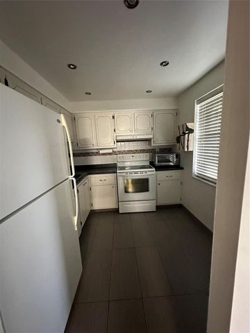 2998 NW 48th Terrace 327, Lauderdale Lakes, FL 33313
