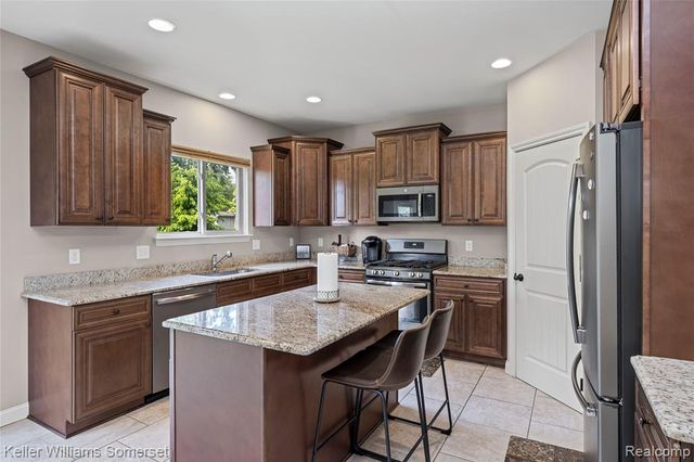 37505 Tamarack Drive, Sterling Heights, MI 48310