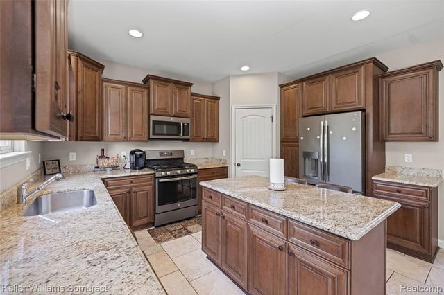 37505 Tamarack Drive, Sterling Heights, MI 48310