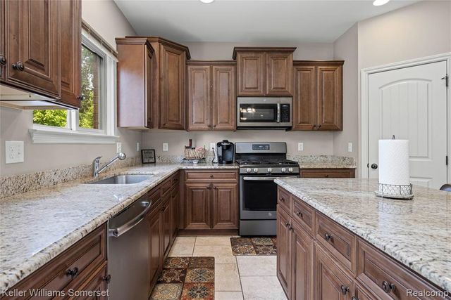 37505 Tamarack Drive, Sterling Heights, MI 48310