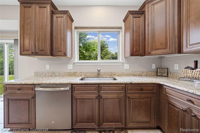 37505 Tamarack Drive, Sterling Heights, MI 48310