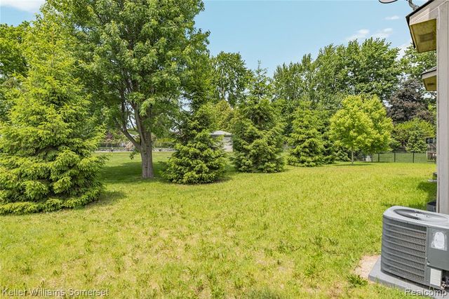 37505 Tamarack Drive, Sterling Heights, MI 48310