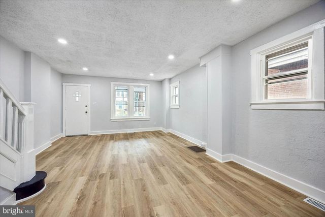 42 LAUREL AVE, Trenton, NJ 08618