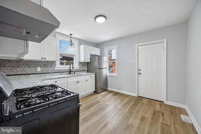 42 LAUREL AVE, Trenton, NJ 08618