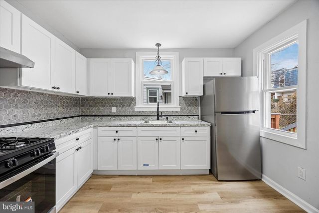 42 LAUREL AVE, Trenton, NJ 08618