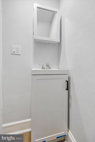 42 LAUREL AVE, Trenton, NJ 08618