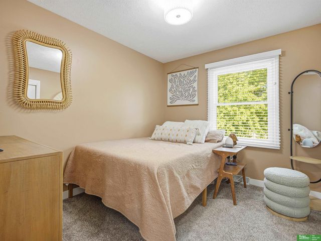 1917 N 152nd Plaza, Omaha, NE 68154