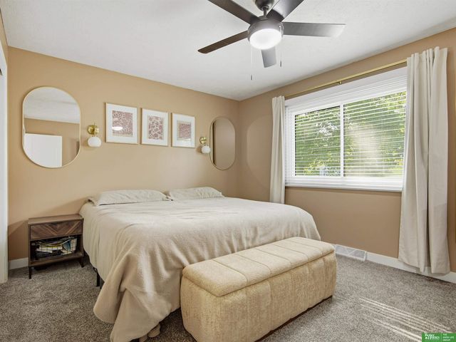 1917 N 152nd Plaza, Omaha, NE 68154