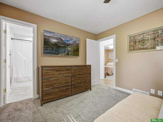 1917 N 152nd Plaza, Omaha, NE 68154