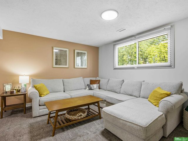 1917 N 152nd Plaza, Omaha, NE 68154