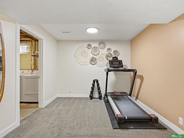 1917 N 152nd Plaza, Omaha, NE 68154